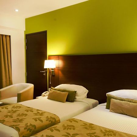 Ramee Grand Hotel&Spa, Poona Buitenkant foto